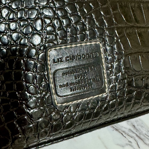 Liz Claiborne black faux alligator purse/bag and wallet - Picture 3 of 16